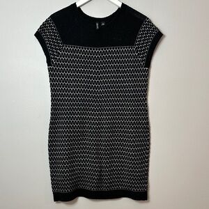 Black and White Patterned Short Sleeve Sweater Dress size PL
